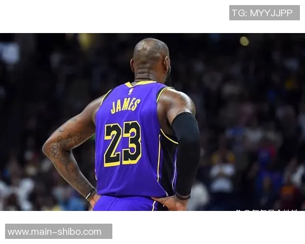 湖人球迷怒斥詹姆斯表现不佳直言其无法跻身历史前五行列